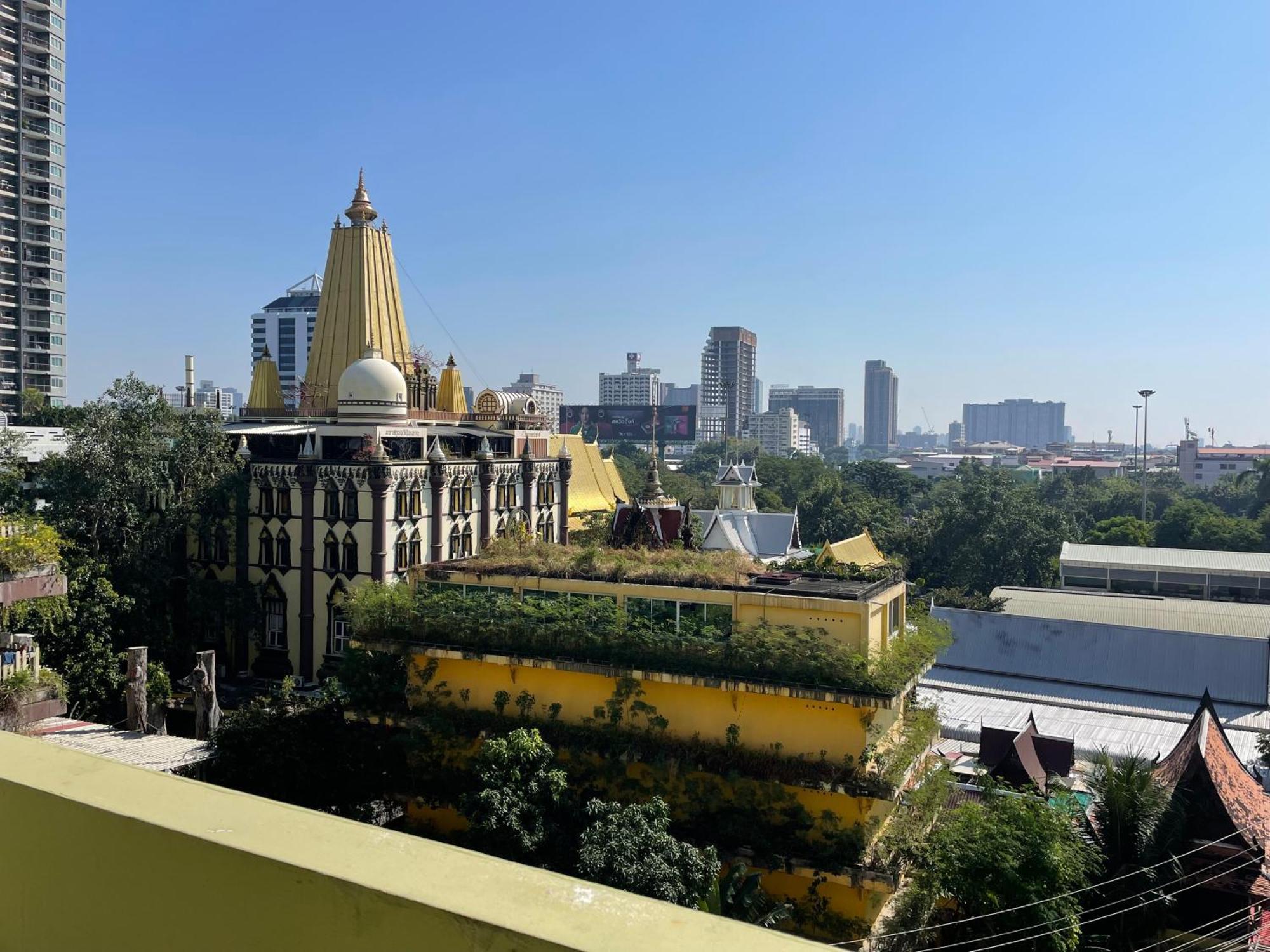 Petch Tower Ekkamai Khách sạn